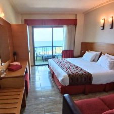1-Night Stay For Two in a Deluxe Double Seaview or Twin Room Seaview For Weekends & Weekdays