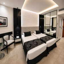 1-Night Stay For Two In a Deluxe Double Or Twin Room With Breakfast On Weekdays 