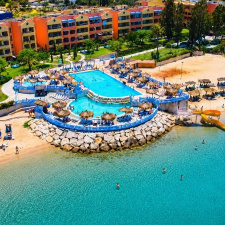1-Night Stay For Two In a Deluxe Double Or Twin Room With Breakfast On Weekdays 
