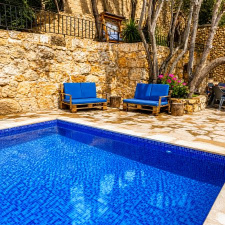 1-Night Stay In a Chalet Up To 8 Prs On Weekdays (Tuesday to Thursday)