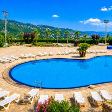 Pool Entrance For Kids (5 To 10 Yrs) On Weekdays & Weekends 
