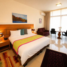 1-Night Stay For Couples  in a Deluxe Suite On Weekdays & Weekends